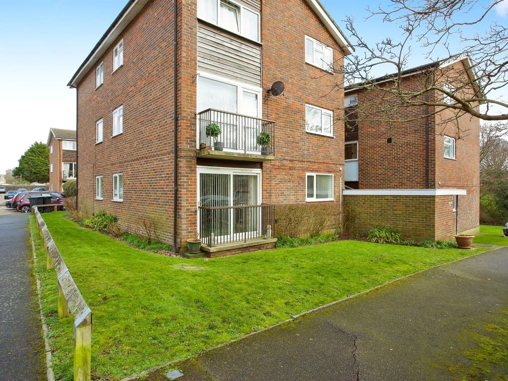 3 bed flat for sale in Homer Close, Gosport PO13, £155,000 Zoopla