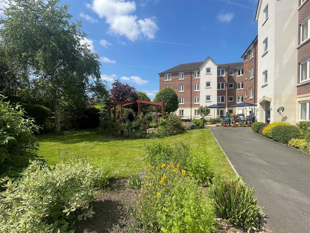 1 bed flat to rent in Windsor Way, Aldershot GU11, £1,200 pcm Zoopla