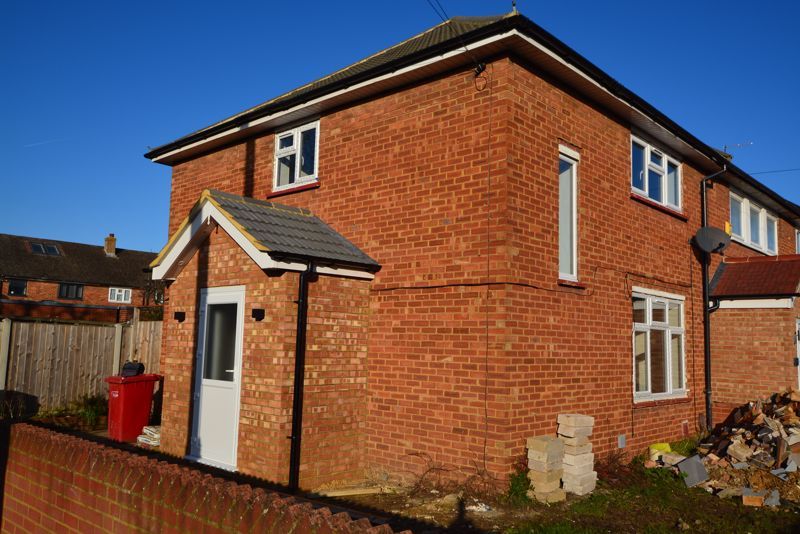 2 bed terraced house to rent in Ryvers Road, Langley, Slough SL3, £