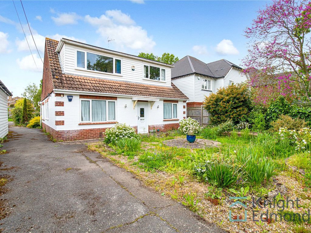 4 bed bungalow for sale in Grigg Lane, Headcorn, Ashford, Kent TN27