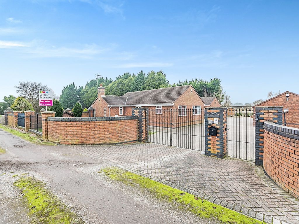 4 bed detached bungalow for sale in Creykes Sidings, Rawcliffe Bridge