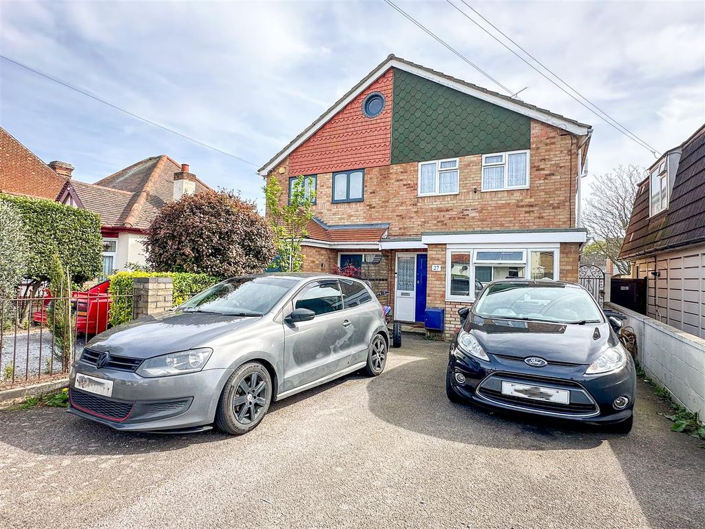 3 bed semidetached house for sale in Coopers Lane, ClactonOnSea