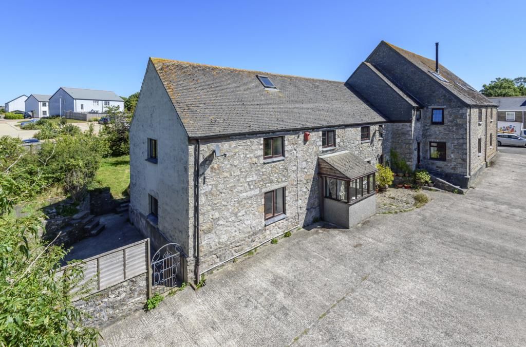 3 bed end terrace house for sale in Chapel Court, Fore Street, Camborne