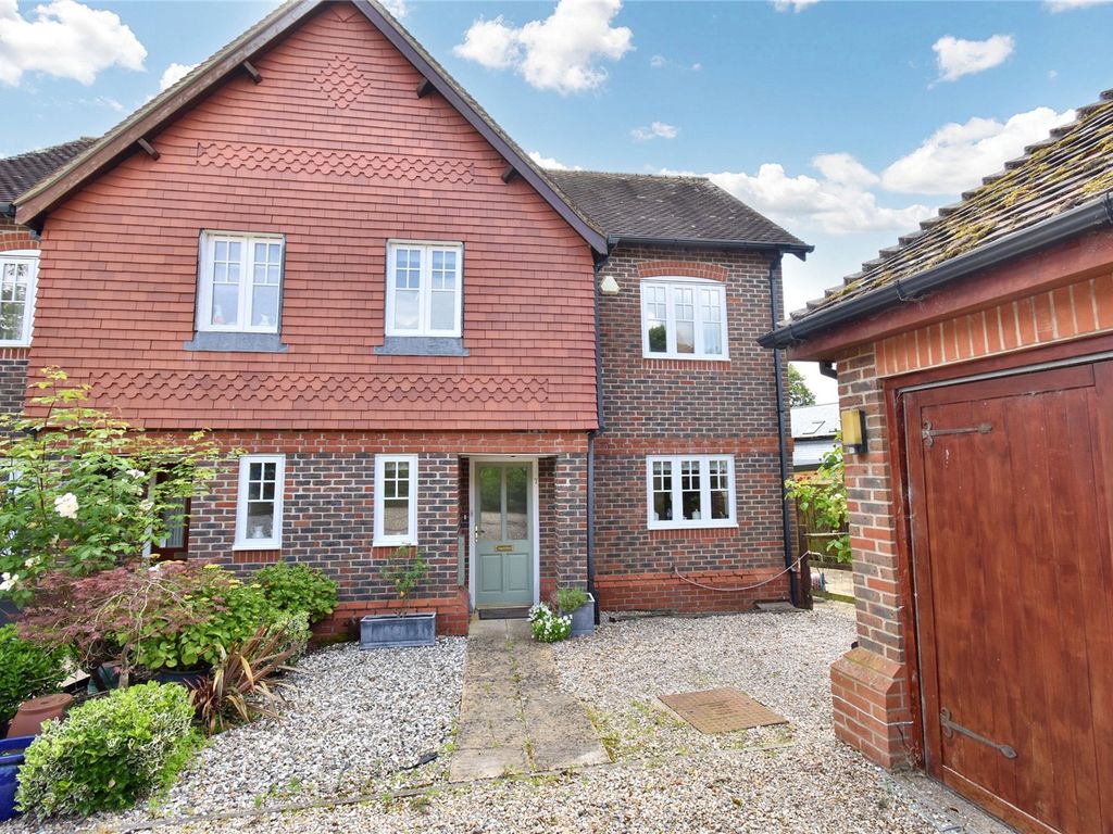 3 bed semidetached house to rent in Palmers Yard, Ecchinswell, Newbury