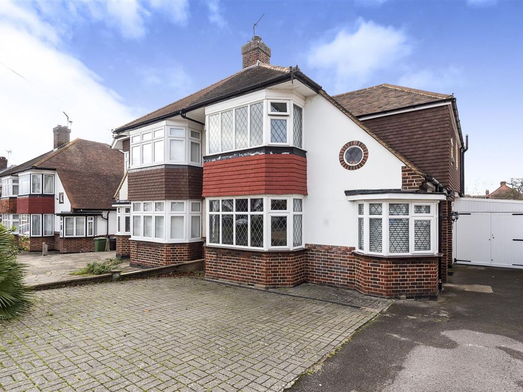 4 bed semidetached house for sale in Woodstone Avenue, Epsom KT17, £