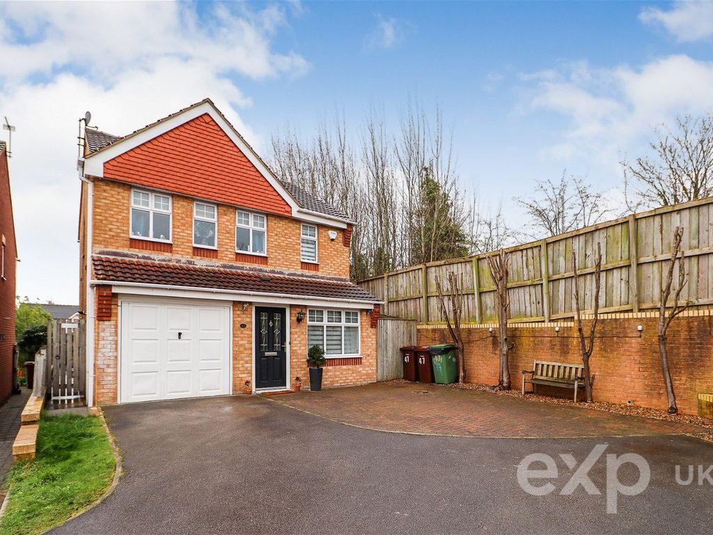 3 bed detached house for sale in Willow Bank Drive, Pontefract WF8, £