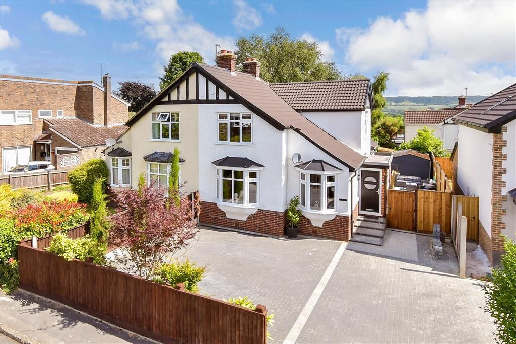 4 bed semidetached house for sale in Maple Avenue, Allington