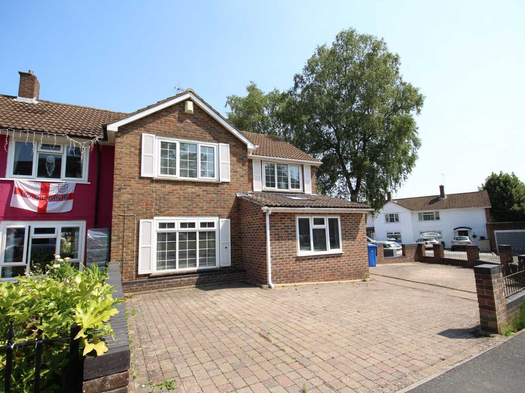4 bed end terrace house to rent in South Lynn Crescent, Bracknell RG12