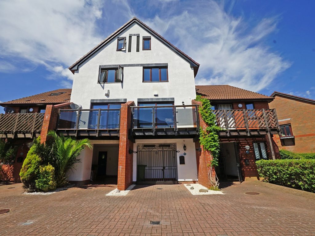 6 bed town house for sale in Carbis Close, Port Solent, Portsmouth PO6
