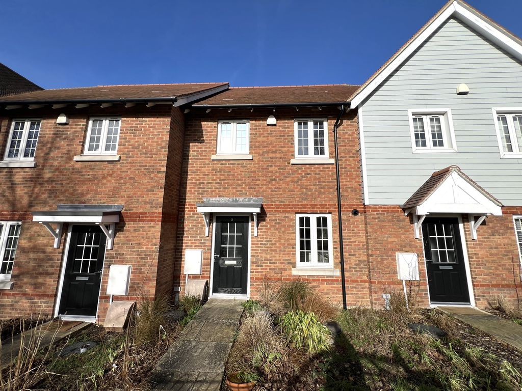 3 bed terraced house to rent in Talbot Close, Borough Green, Sevenoaks