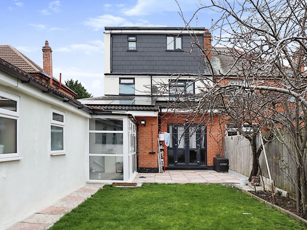 5 bed semidetached house for sale in Hollington Road, Leicester