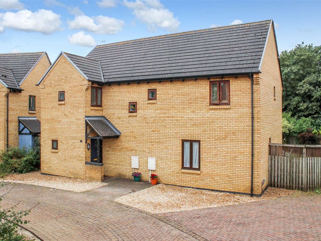 4 bed detached house for sale in Cadeby Court, Broughton, Milton Keynes