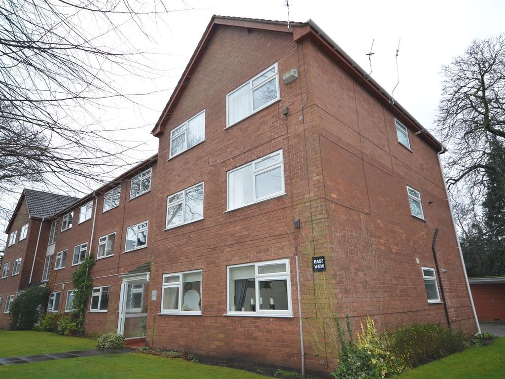 2 bed flat to rent in Brooklands Crescent, Sale M33, £1,000 pcm Zoopla