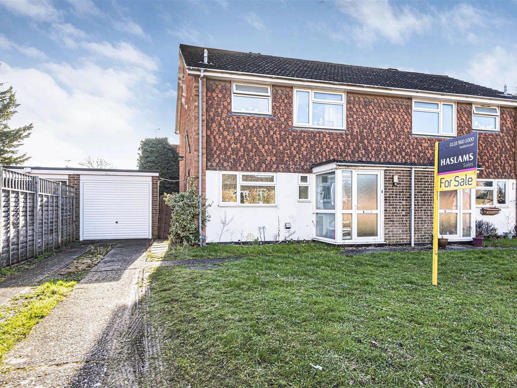 3 bed semidetached house for sale in Woodley Green, Woodley, Reading