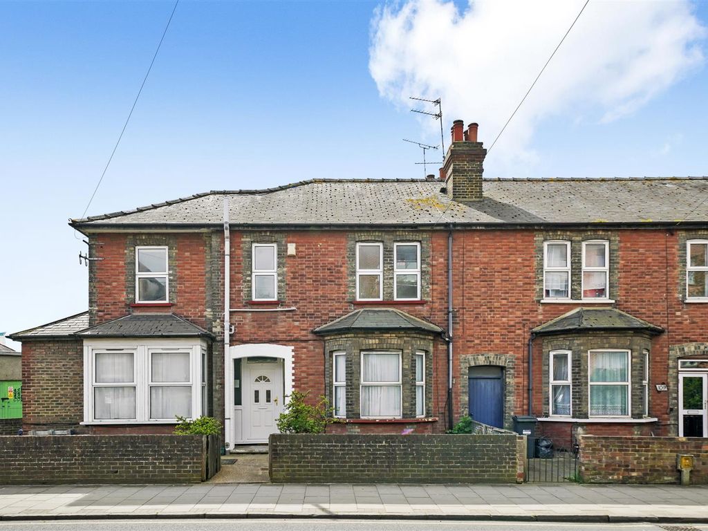 2 bed to rent in The Firs, New Road, Bedfont, Feltham TW14