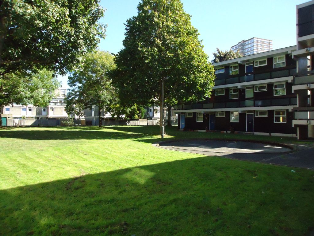 1 bed flat to rent in Battersea Church Road / Westbridge Road, London