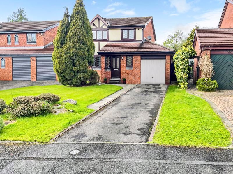 4 bed detached house for sale in Bridgemere Close, Radcliffe