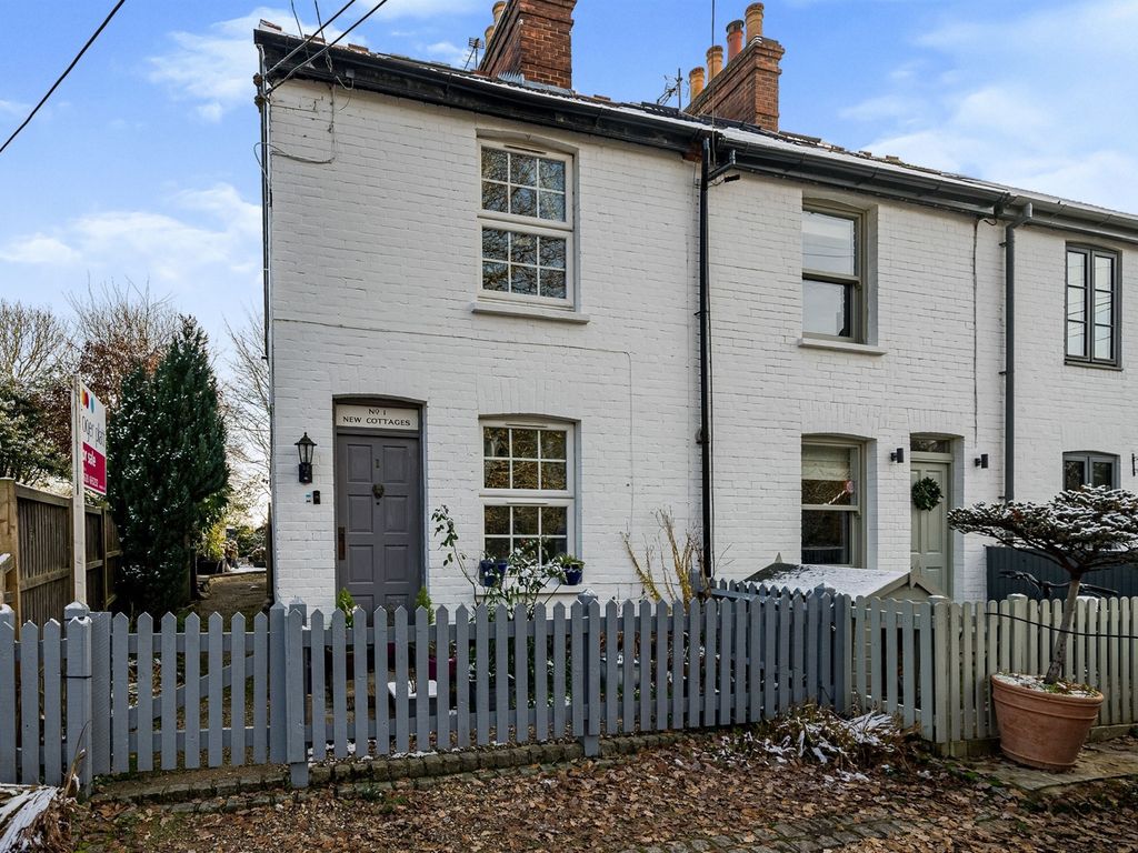 3 bed end terrace house for sale in Common Lane, Burnham, Slough SL1