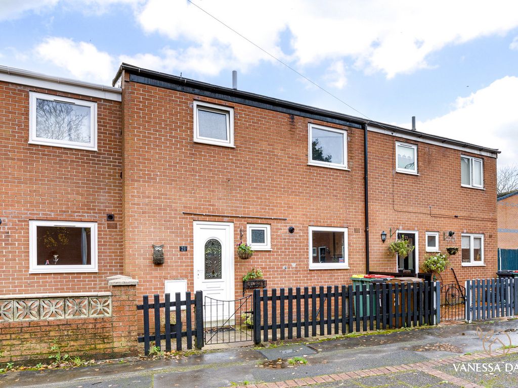3 bed terraced house for sale in Preesall Road, Preston PR2, £125,000