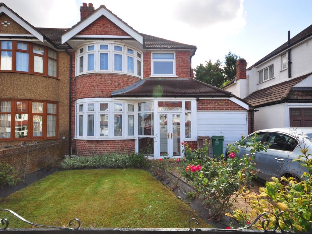 3 bed semidetached house to rent in Croydon Road, Beddington, Croydon