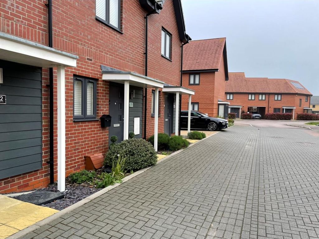 2 bed property to rent in Gillspenny Way, Wootton, Bedford MK43, £1,200