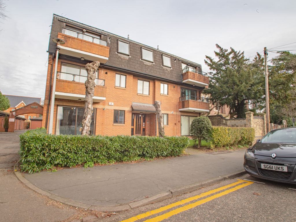 2 bed flat for sale in Huntly Grove, Peterborough PE1, £130,000 Zoopla