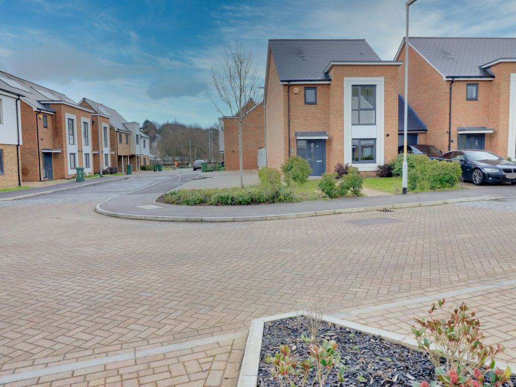 3 bed semidetached house for sale in Havelock Drive, 9Xu, Greenhithe