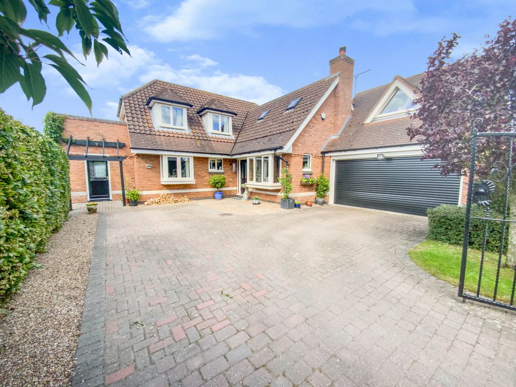 5 bed detached house for sale in Wheatley Lane, CarltonLeMoorland