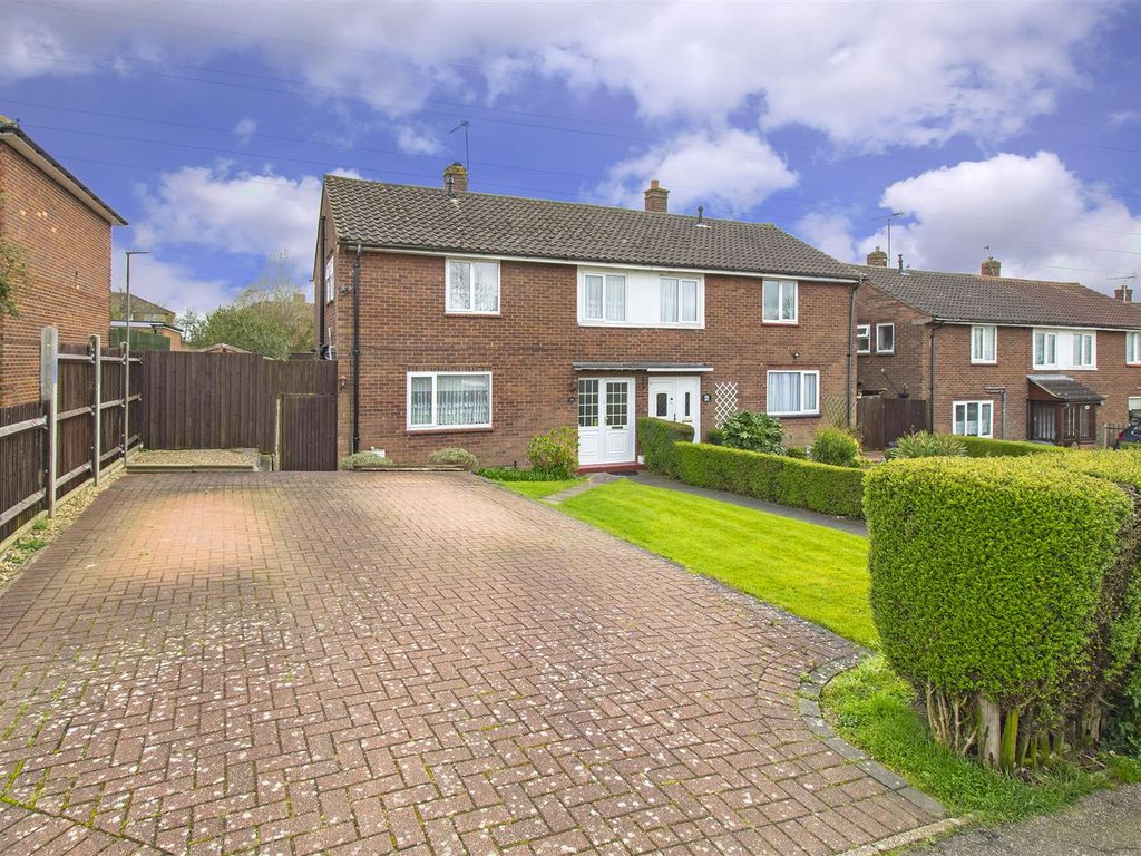 3 bed semidetached house for sale in Gateshead Road, Borehamwood WD6