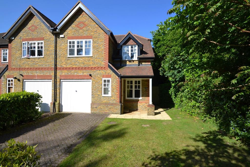 4 bed semidetached house to rent in Loriners Close, Cobham KT11 Zoopla