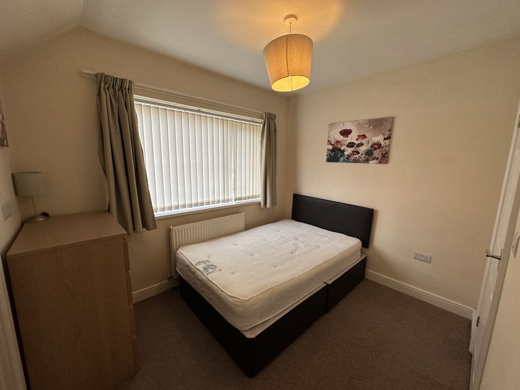 Room to rent in St Vincent Avenue, Woodlands, Doncaster DN6, £500 pcm