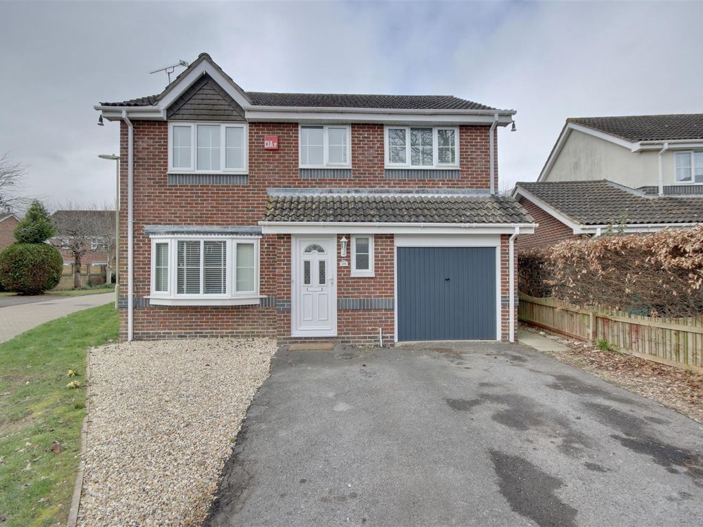 4 bed detached house for sale in The Willows, Denmead, Waterlooville