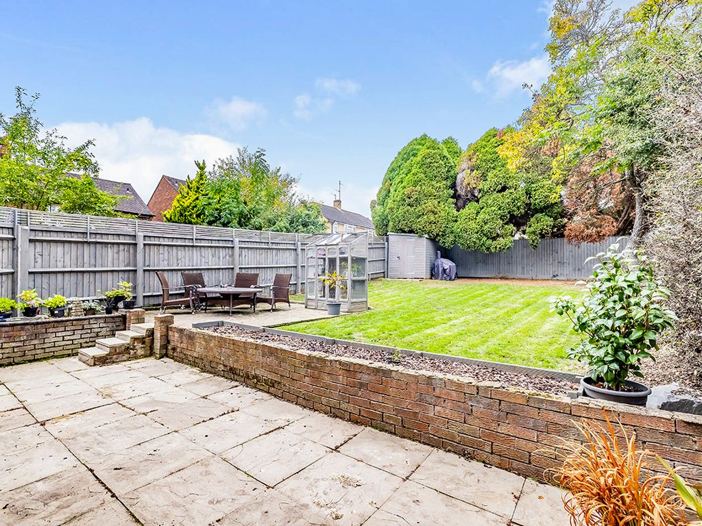 2 bed for sale in Park Avenue, Bushey, Hertfordshire WD23