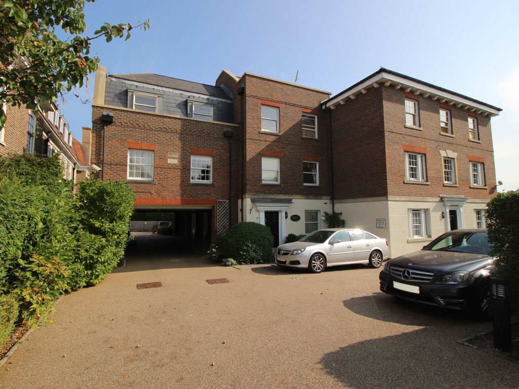 2 bed flat to rent in Station Road North, Merstham RH1 Zoopla