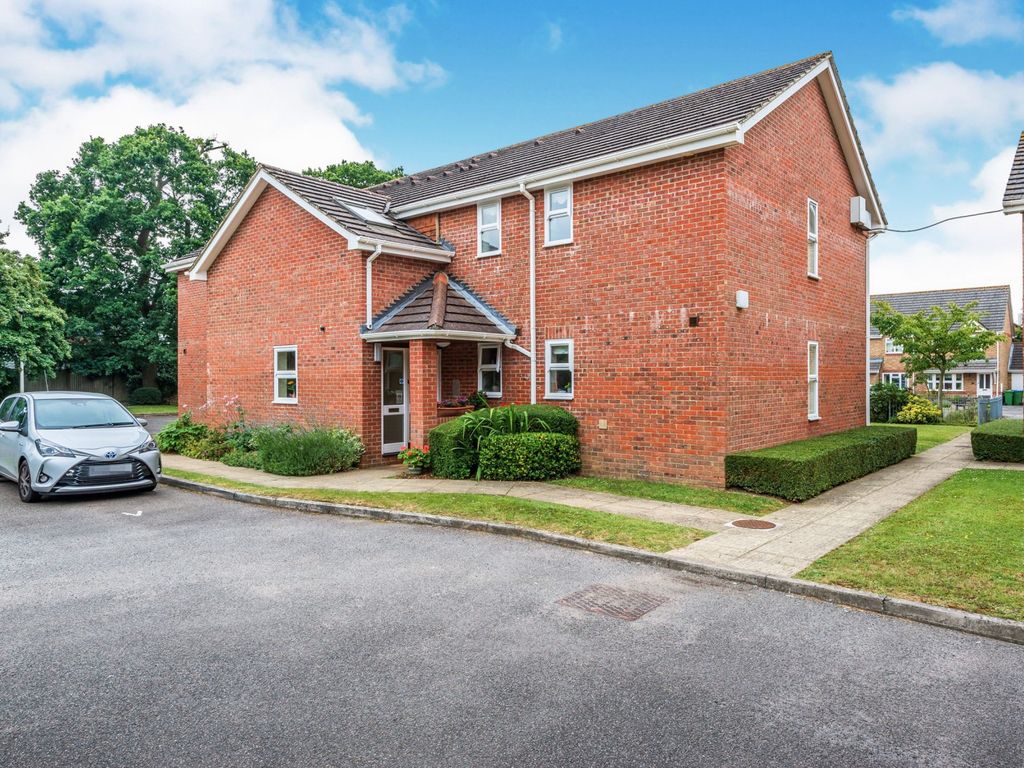 2 bed property to rent in Bowes Close, Horsham RH13 Zoopla