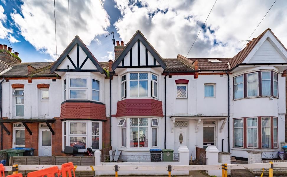 5 bed property for sale in Rosebank Avenue, Sudbury Hill, Harrow HA0, £