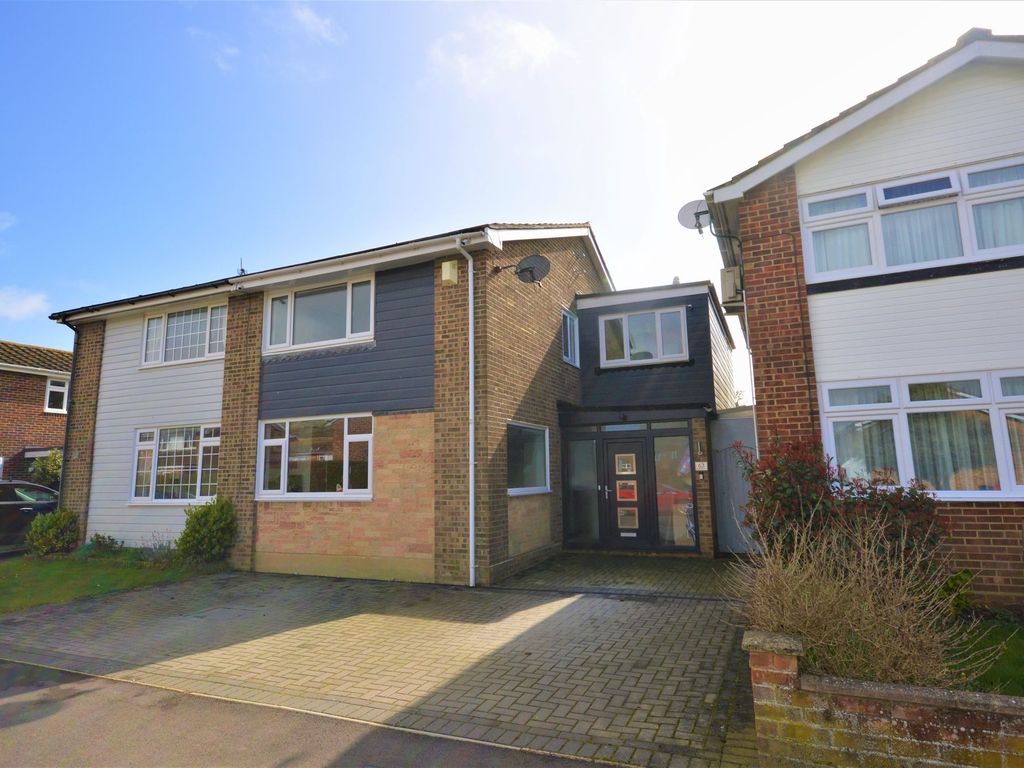 5 bed semidetached house for sale in Kingfisher Avenue, Hythe CT21