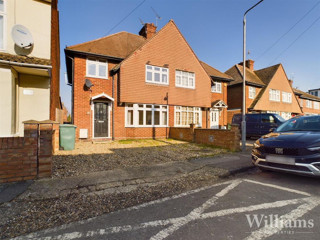 3 bed semidetached house for sale in Willow Road, Aylesbury HP19 Zoopla