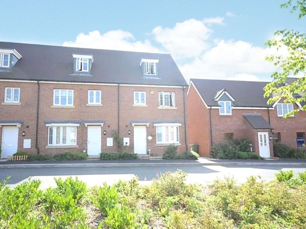 4 bed town house to rent in Sparrowhawk Way, Bracknell, Berkshire RG12