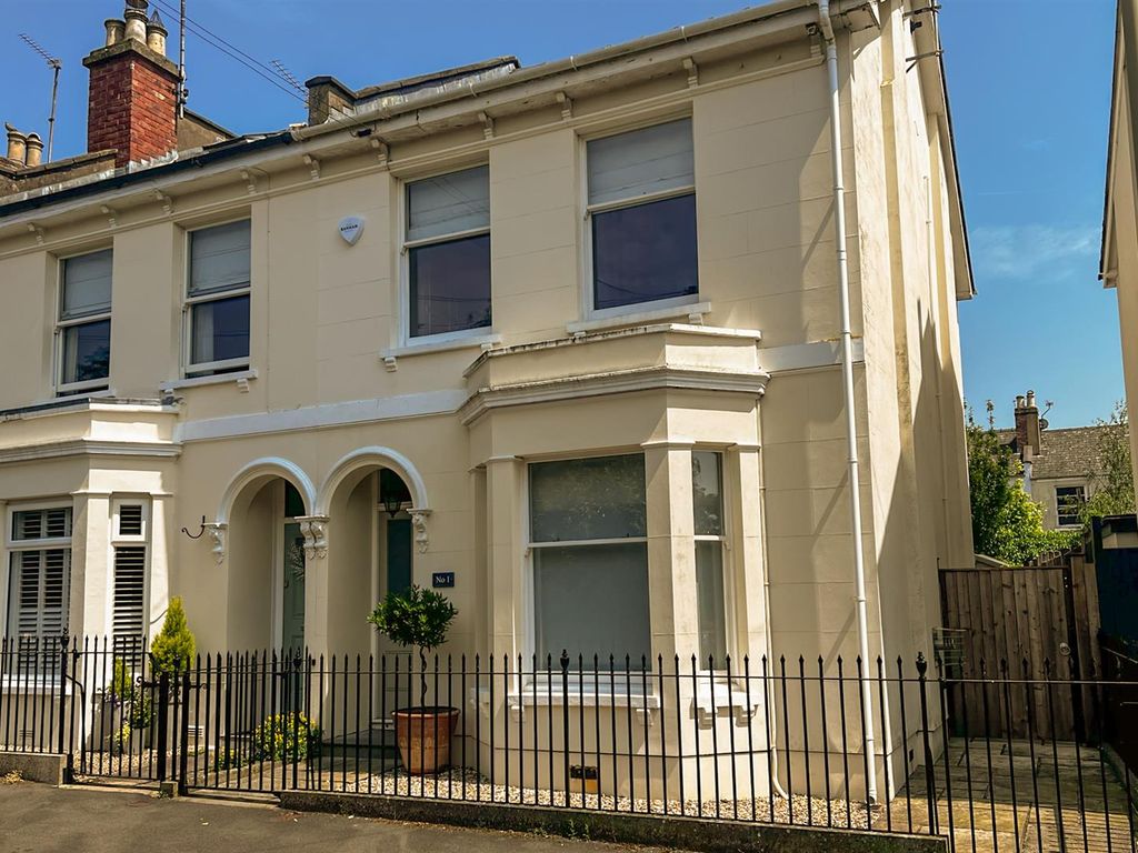 3 bed property for sale in Oakfield Street, Tivoli, Cheltenham GL50