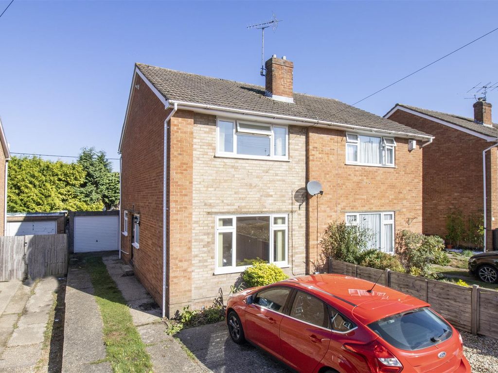 3 bed semidetached house for sale in Northfield Road, Church Crookham