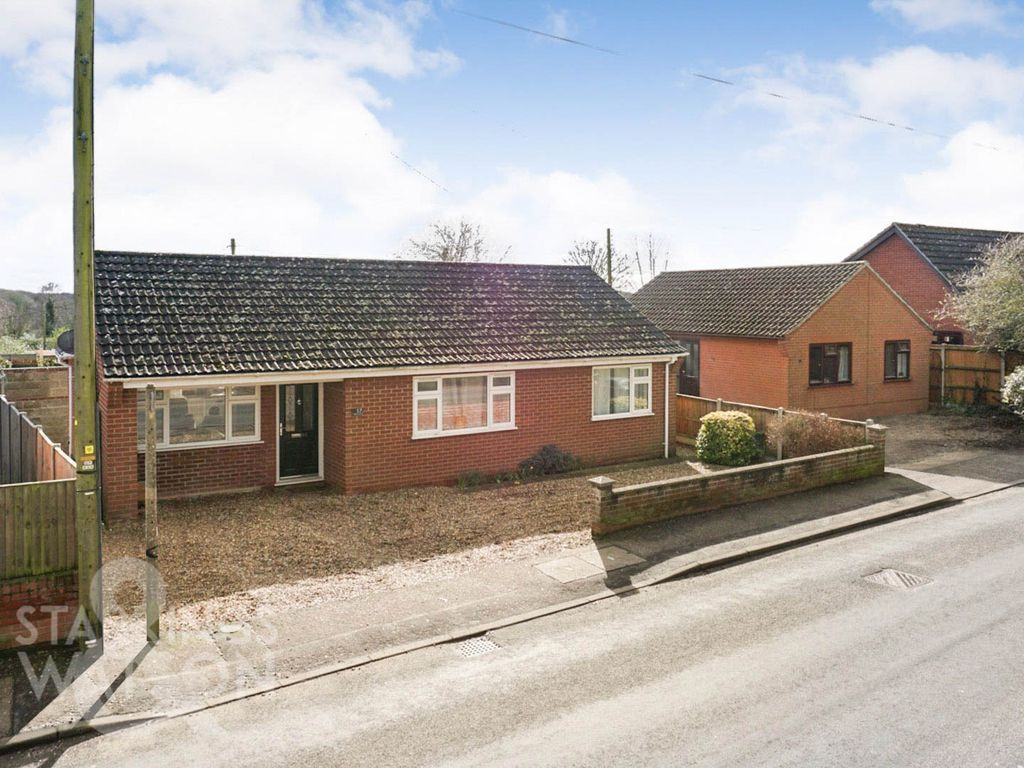 3 bed detached bungalow for sale in Taverham Road, Drayton, Norwich NR8