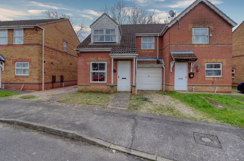 3 bed semidetached house for sale in Roman Way, Scunthorpe DN17, £