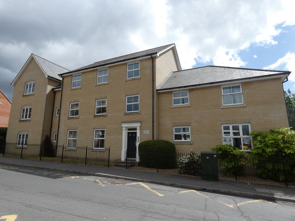 2 bed flat to rent in Crown House Apartments, Croxton Road, Thetford
