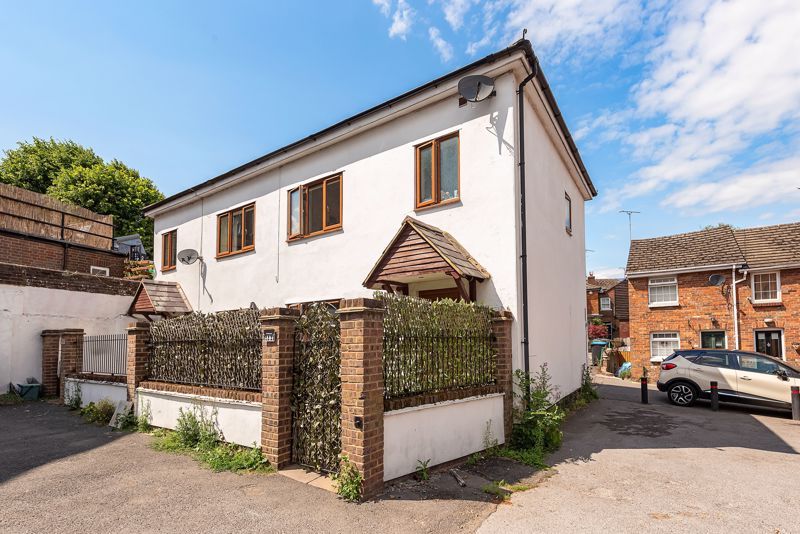 2 bed semidetached house for sale in High Street, Tring HP23 Zoopla