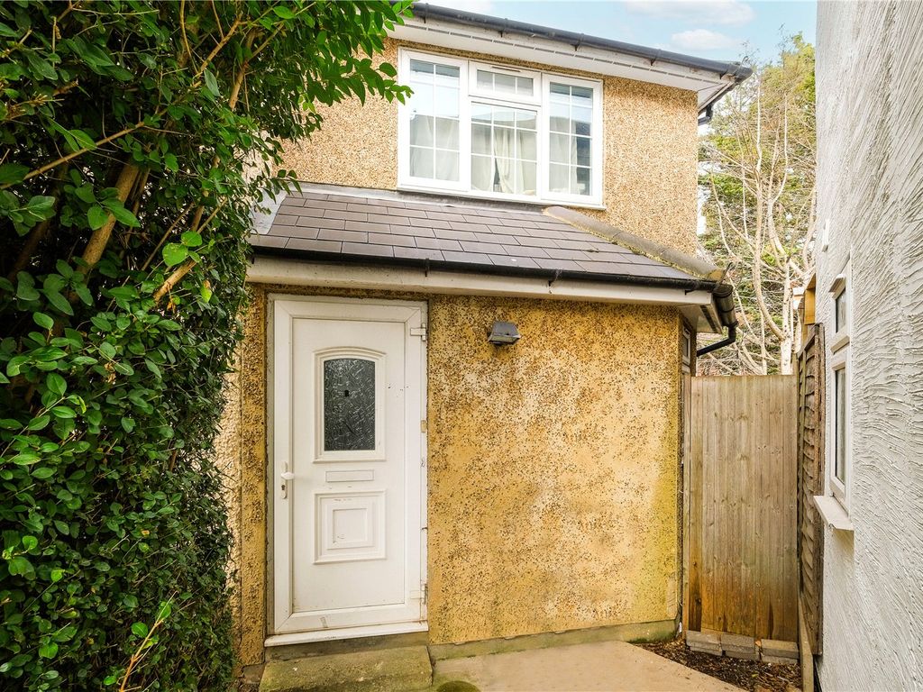 4 bed end terrace house for sale in Seton Gardens, Dagenham RM9, £