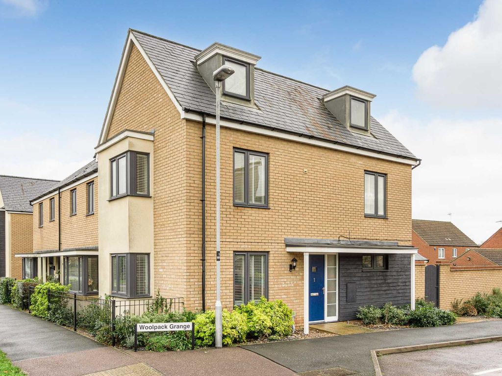 4 bed end terrace house for sale in Woolpack Grange, Oakridge Park MK14