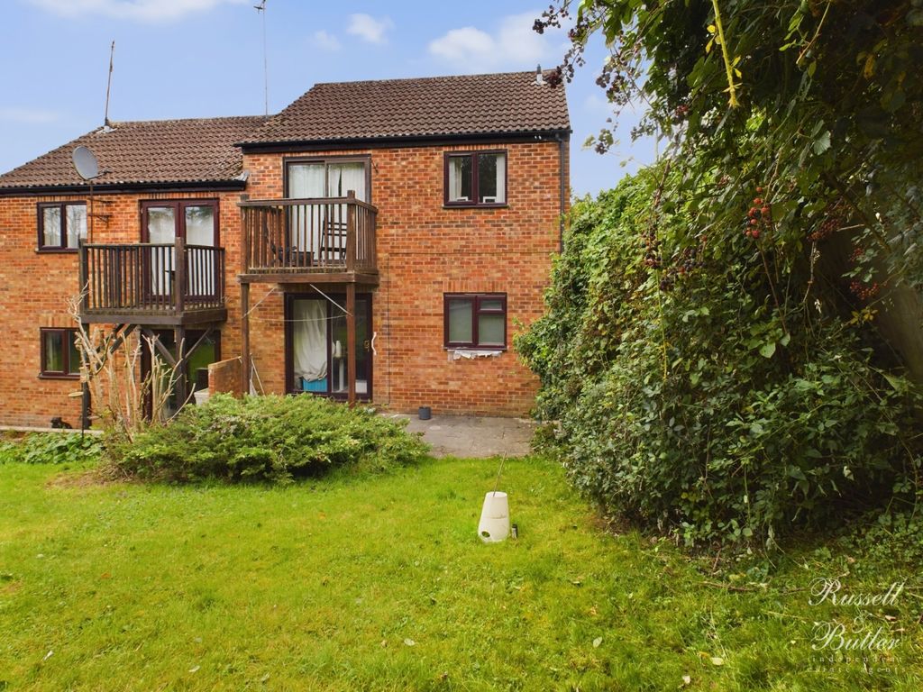 1 bed flat for sale in Lenborough Road, Buckingham MK18, £164,500 Zoopla
