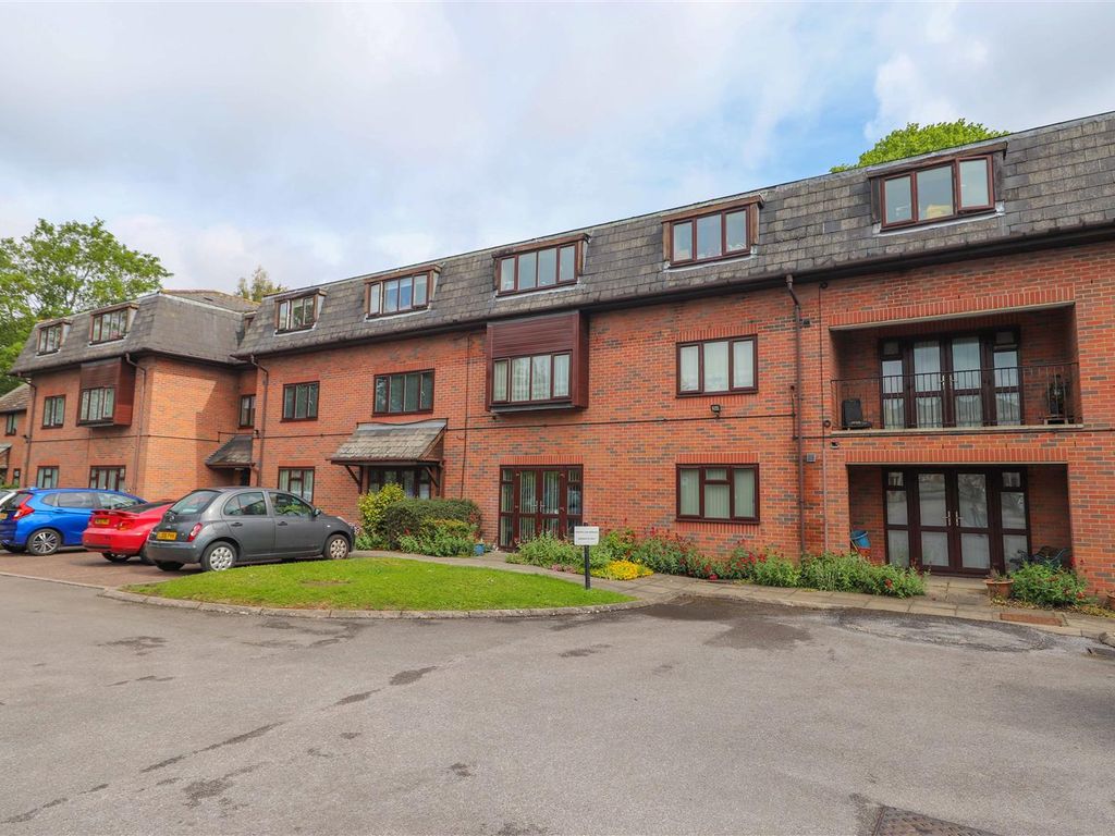 1 bed flat for sale in Lodge Drive, Hayes UB4 Zoopla