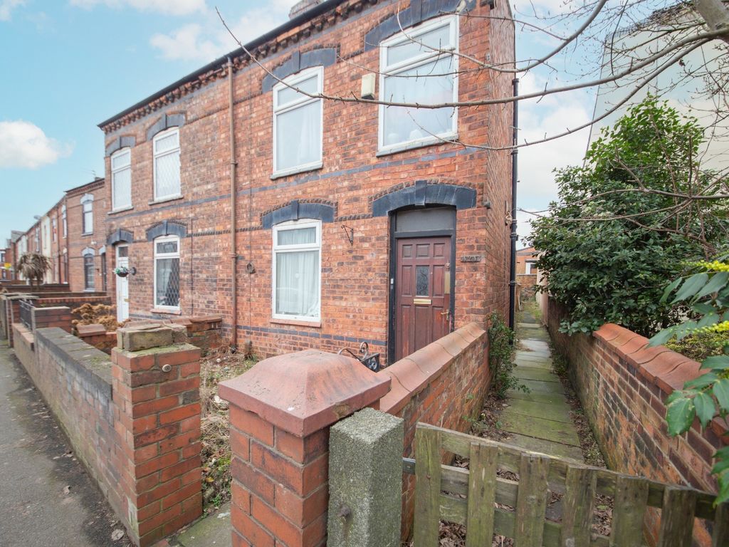 3 bed semidetached house for sale in Warrington Road, Ince, Wigan